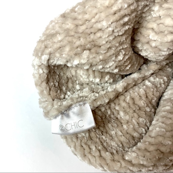 2 Chic Pom Pom Chenille Hat One Size - Picture 2 of 2